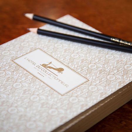 โฮเทล ดู กอลเลคชั่นเนอ อาร์ก เดอ ทริยมฟ์ Hotel ปารีส ภายนอก รูปภาพ The 2018 edition of the Oxford English Dictionary