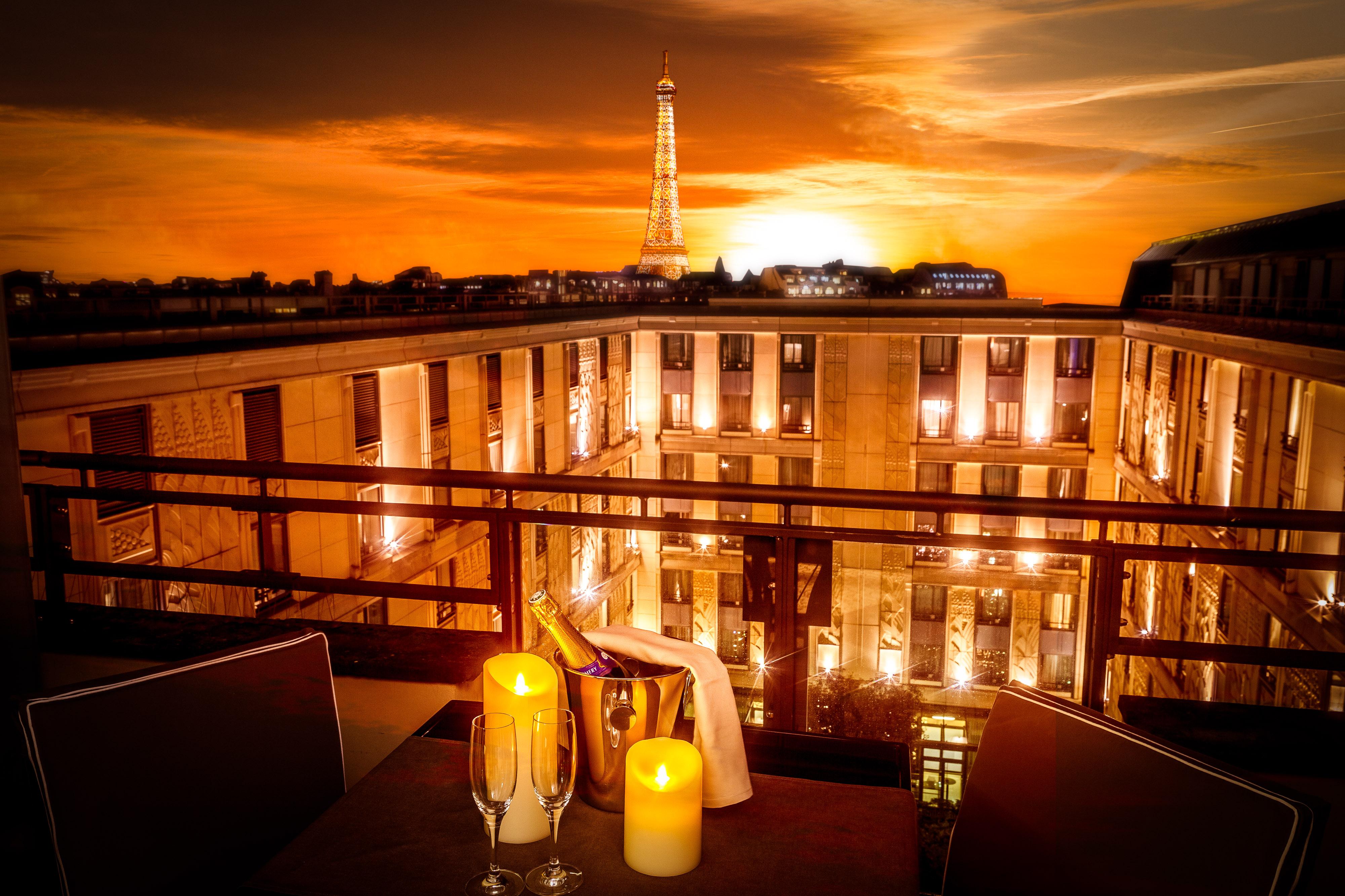 โฮเทล ดู กอลเลคชั่นเนอ อาร์ก เดอ ทริยมฟ์ Hotel ปารีส ภายนอก รูปภาพ The view from the hotel's rooftop