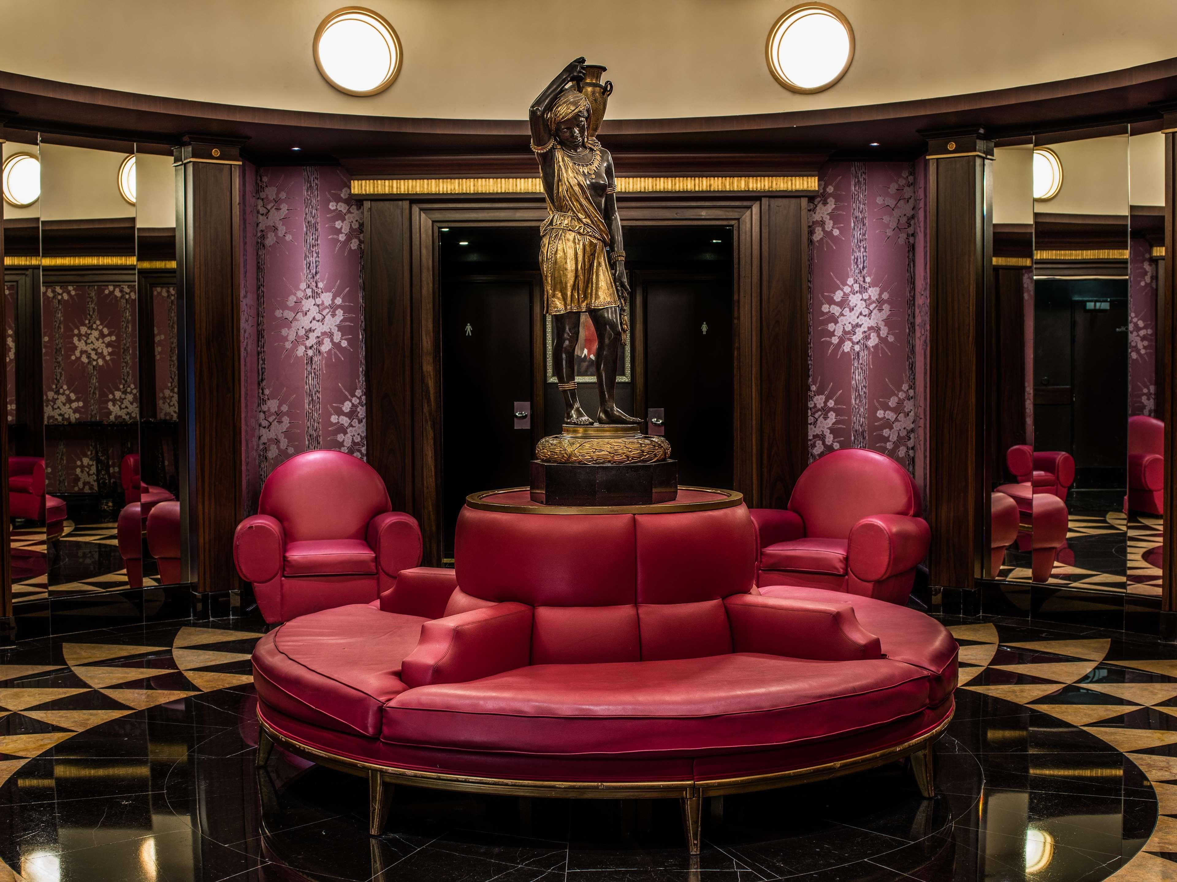 โฮเทล ดู กอลเลคชั่นเนอ อาร์ก เดอ ทริยมฟ์ Hotel ปารีส ภายนอก รูปภาพ The St Regis Hong Kong