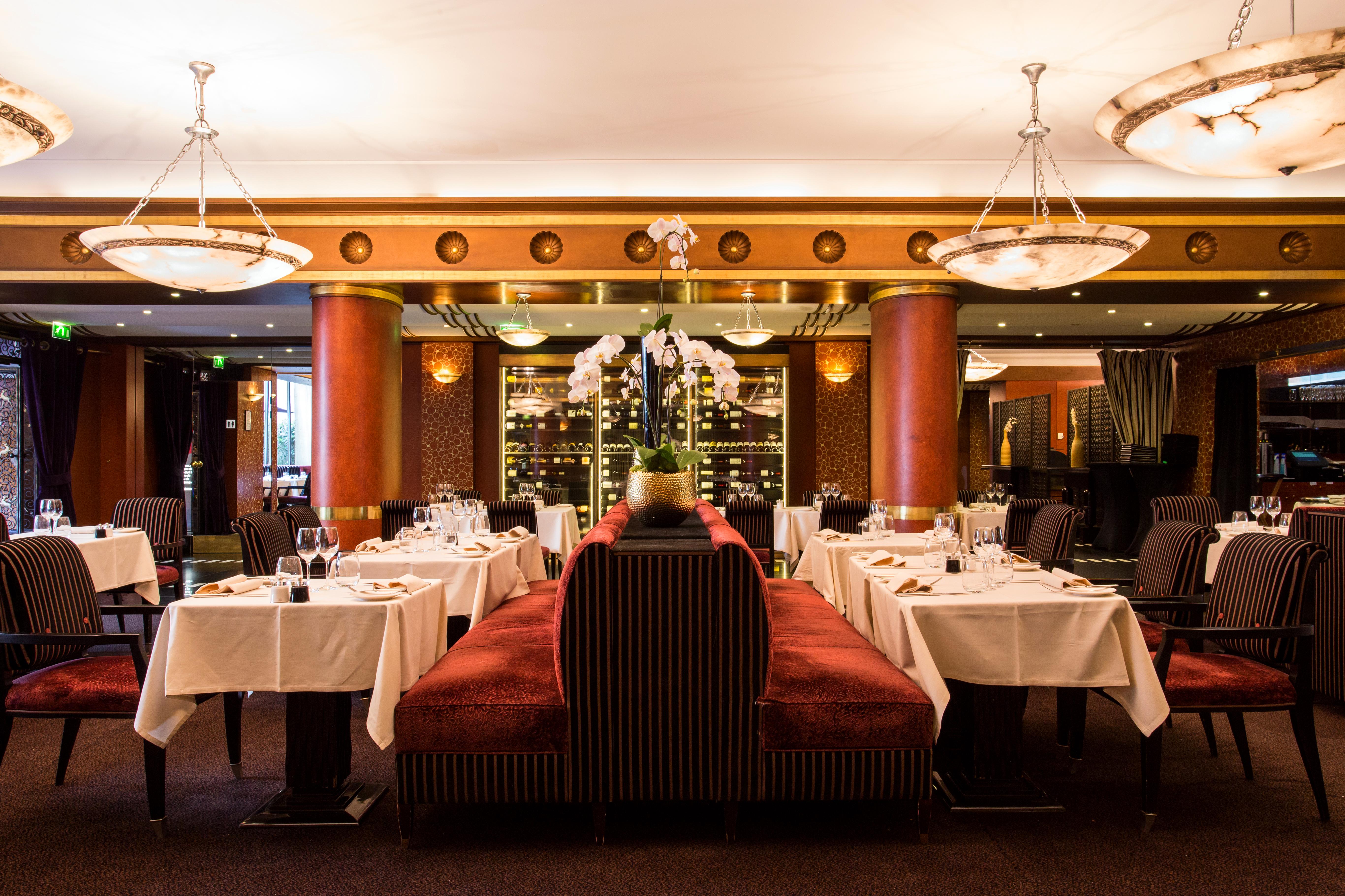 โฮเทล ดู กอลเลคชั่นเนอ อาร์ก เดอ ทริยมฟ์ Hotel ปารีส ภายนอก รูปภาพ The interior of the restaurant