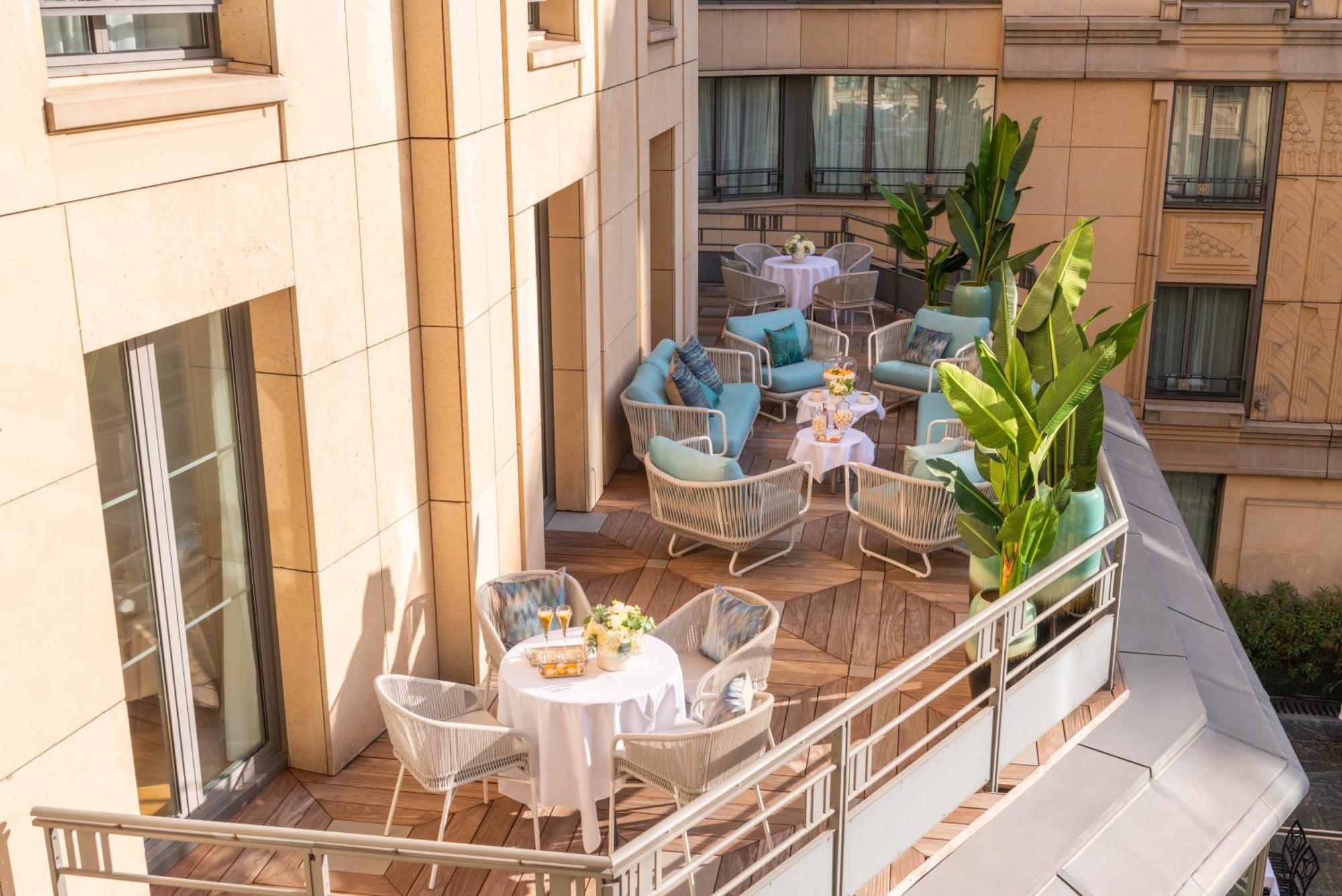 โฮเทล ดู กอลเลคชั่นเนอ อาร์ก เดอ ทริยมฟ์ Hotel ปารีส ภายนอก รูปภาพ The Terrace at the Four Seasons Hotel