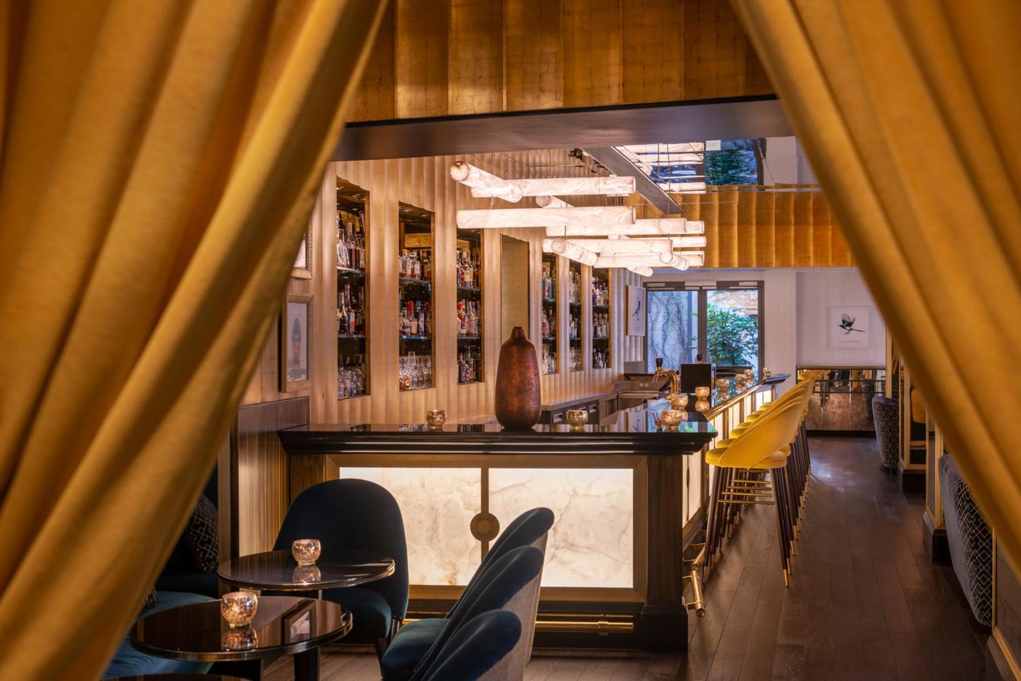 โฮเทล ดู กอลเลคชั่นเนอ อาร์ก เดอ ทริยมฟ์ Hotel ปารีส ภายนอก รูปภาพ The bar at the London Edition