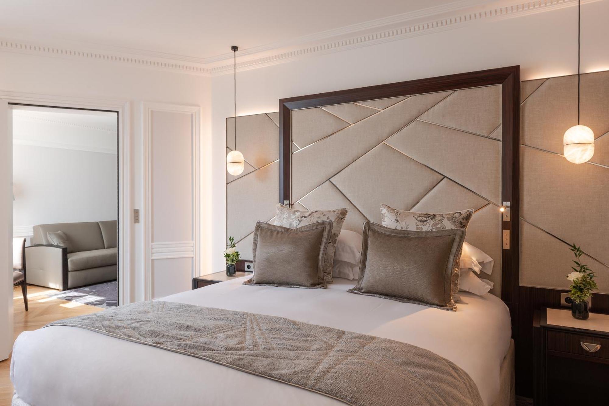 โฮเทล ดู กอลเลคชั่นเนอ อาร์ก เดอ ทริยมฟ์ Hotel ปารีส ภายนอก รูปภาพ A bedroom at the hotel